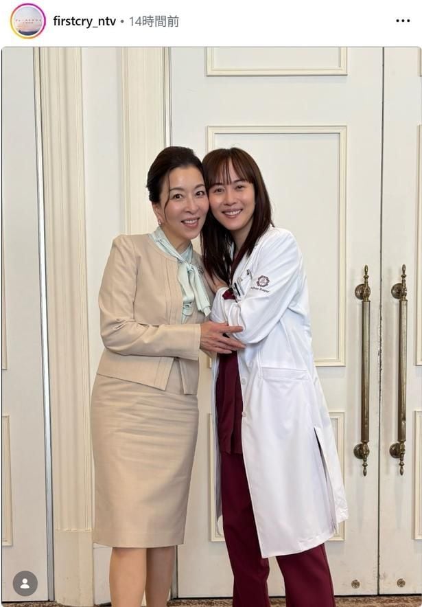 【写真】比嘉愛未“光井先生”＆真矢ミキ“神谷院長”、仲良しツーショット