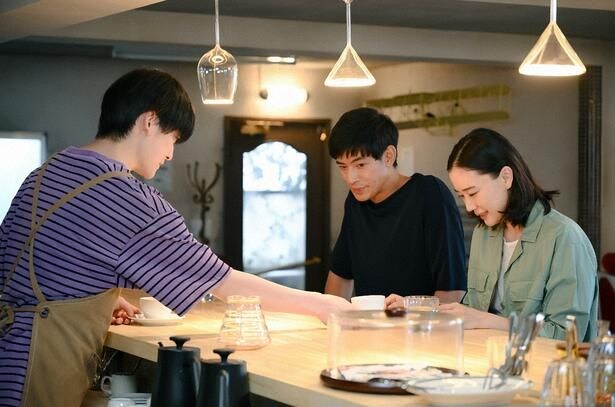 充(松山ケンイチ)が不在の中、喫茶店「ひこうき」を支える直人(高橋文哉)