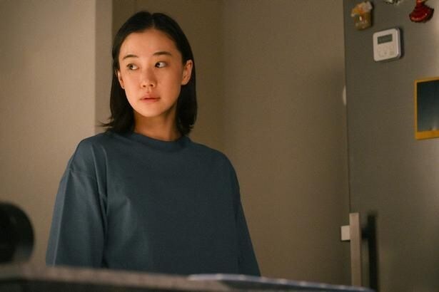 蒼井優“咲子”は中島歩“樹生”と共に、事故の日までの夏帆“あずさ”と松山ケンイチ“充”について調べ始める＜Ｔシャツが乾くまで＞