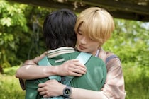 杢代和人“千晴”、奥智哉“渉”を抱きしめる切ない表情に胸ギュン…「心臓掴まれっぱなし」と視聴者感動＜君は夏のなか＞