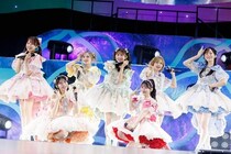 FRUITS ZIPPERが4周年記念ツアー完走　千秋楽の福岡公演で5thシングルの初動ハーフミリオン突破を観客と祝う