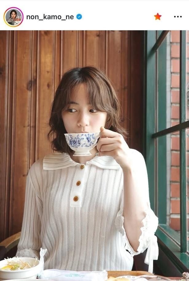 【写真】のん、襟付きニットの“私服”姿