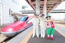 ＜映画クレヨンしんちゃん＞しんのすけ＆マユリカが秋田・大曲駅で1日駅長に　小林由美子とともに舞台あいさつにも登壇