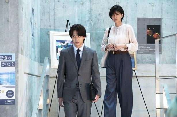 澄晴(寺西拓人)は葵(内田有紀)を口説き金を巻き上げようとする