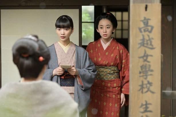 女学生・久(近藤華)の元を母・サワ(磯山さやか)が訪ねてくる