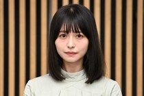 “深いスリット入り”のロングスカートが色気を演出…長濱ねる、モノトーンコーデに多数の「いいね！」
