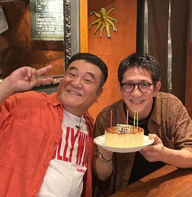 アンタッチャブル・山崎弘也(左)から、相方・柴田英嗣(右)へのバースデー企画