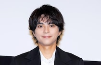 timelesz佐藤勝利、メンバーからのサプライズメッセージに笑顔「みんなとも映画を見に行けたら」“生中継”と勘違いも