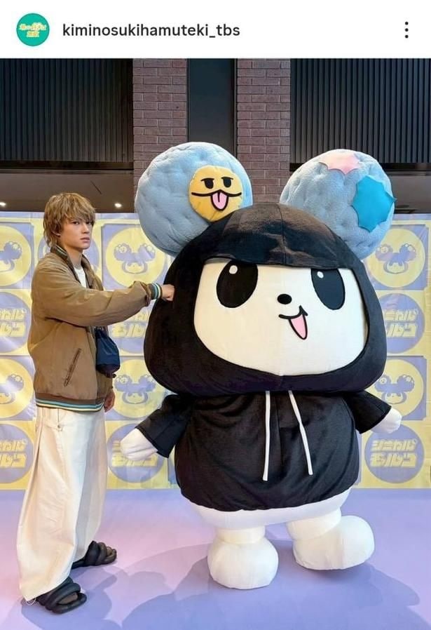 【写真】佐野勇斗、かわいいぬいぐるみとほほ笑ましい2ショット