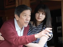 吉川愛“楓”＆奥田瑛二“祖父”、原作から飛び出してきたような2人の姿に初回から視聴者くぎづけ＜名探偵のままでいて＞