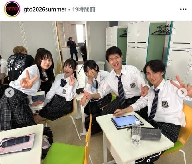 【写真】白シャツがさわやかな生徒役メンバーのオフショット
