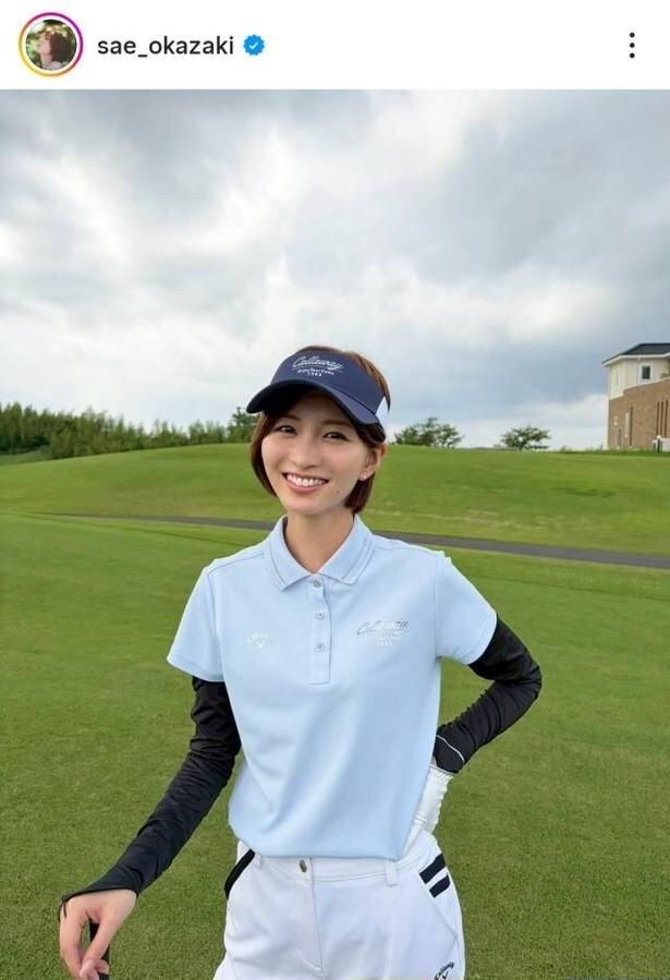 【写真】岡崎紗絵、さわやかな笑顔が素敵なゴルフウェアショット
