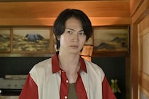 綱啓永“四季”、吉川愛“楓”との初対面シーンのクセ強感が衝撃も友達思いな一面に「泣きそう」の声＜名探偵のままでいて＞