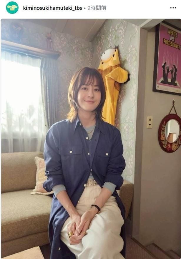 【写真】松本若菜、ロング丈のデニムシャツがおしゃれなコーディネート