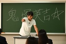 ＜GTO＞扉を蹴飛ばし、川に飛び込み…反町隆史“鬼塚”が令和の高校でも大暴れ　50代の鬼塚の物語が始まる
