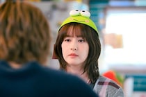 松本若菜“杏奈”×佐野勇斗“瀬尾”、タッグ結成早々暴走し始め…「まんぷくもる子の敵討ち！」＜君の好きは無敵＞