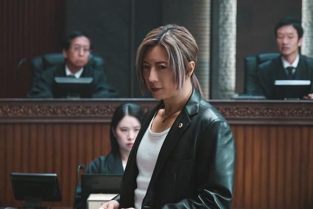 GACKT“浦真鷲”が体現するダークな弁護士のかっこよさ、志田未来“縁”との掛け合いにも期待の声<ブラックトリック>