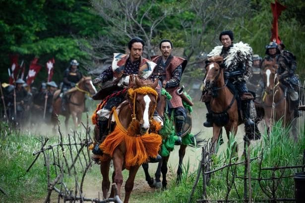 秀吉(池松壮亮)らが馬を走らせ「中国大返し」へ…圧巻のシーン