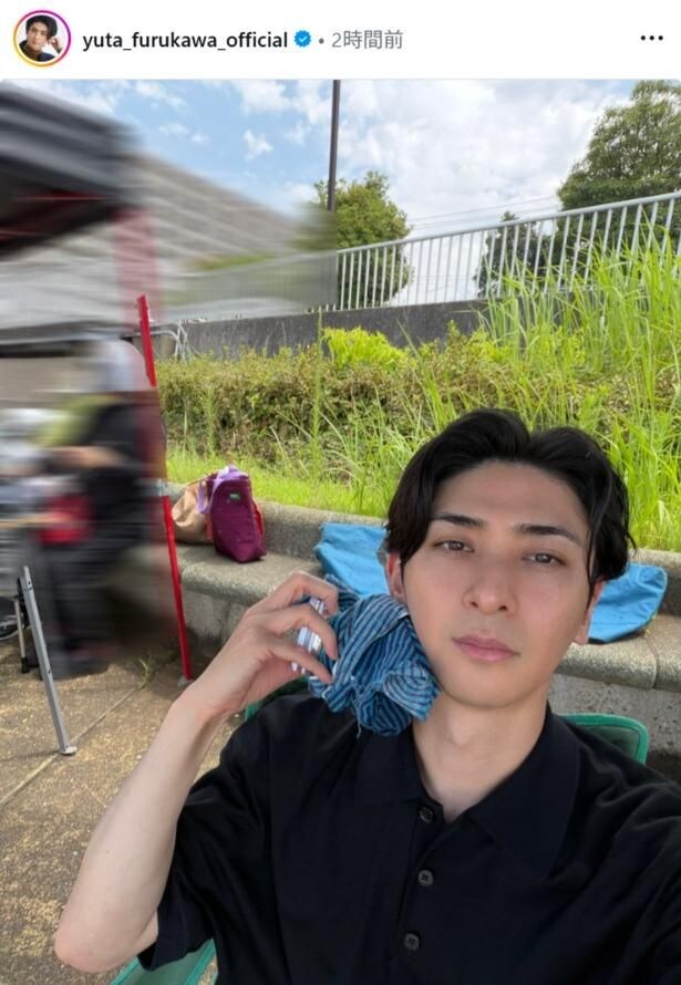 【写真】古川雄大、首元に氷のうを当てた自然体な自撮りショット