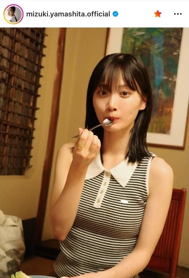 【写真】山下美月、白襟“ノースリーブ”が涼しげな夏の装い
