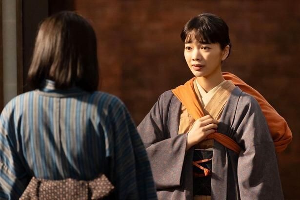 直美(上坂樹里)を心配して駆けつけるりん(見上愛)