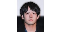 ダークスーツ姿の赤楚衛二、劇場版「TOKYO MER」の完成披露舞台挨拶オフショに「イケメンすぎ」「キリッとかっこいい」の声