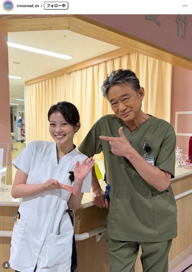 【写真】今田美桜&船越英一郎、ユニフォーム姿で仲良し2ショット