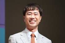 藤井隆がアドリブを披露…思わず笑いが巻き起こるメイキングに「いつも面白くて好き」の声＜君の好きは無敵＞