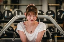風吹ケイ“心菜”、ママ友の旦那と無人の更衣室で抱き合う「止まんねぇよ」…篠田麻里子“孔美子”が二人を覗き見る＜おちたらおわり＞