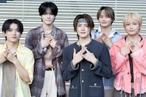 DXTEEN、7thシングル「Wanna」リリース記念イベント開催　大久保波瑠、冷蔵庫が「スイカでパンパン」と明かす