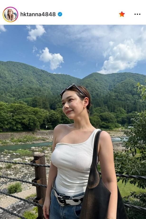 【写真】“ワンショルダー”タンクで爽やか…村重杏奈、家族で岐阜・白川郷の自然満喫