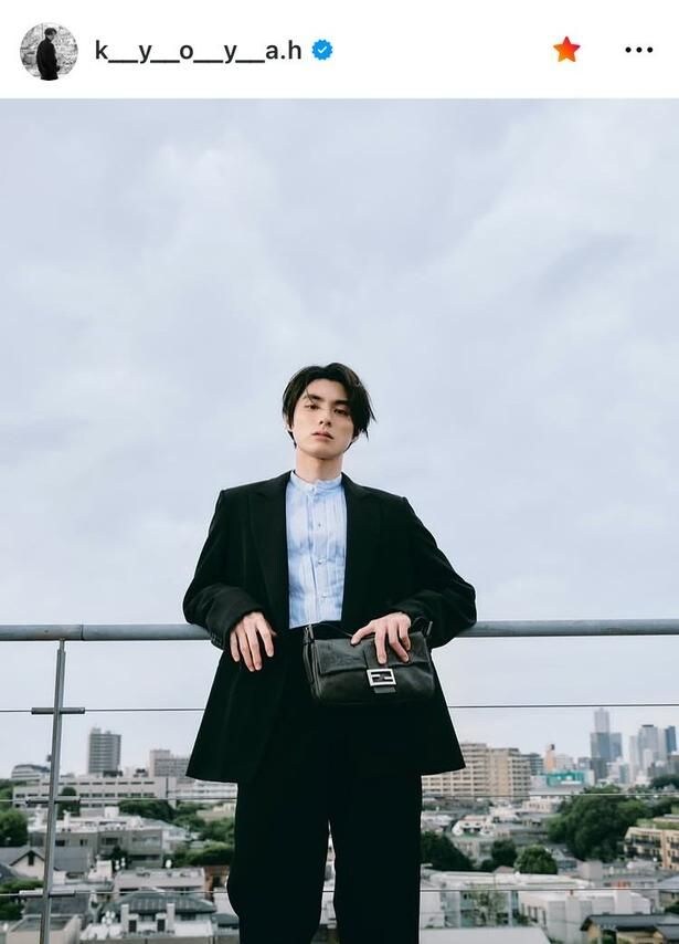 【写真】ゆったりとしたブラックスーツが漂わせる余裕が印象的…本田響矢、静かな表情