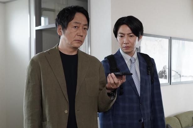 相葉雅紀“名波”復帰に遠藤憲一“八重樫”がスン スマホ越し“名波マウント”も反響を呼び初回トレンド入り<大追跡>