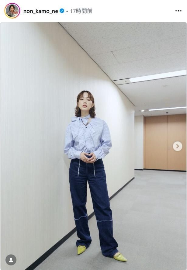 【写真】のん、先のとがったイエローシューズが映える“大人カジュアル”コーデ