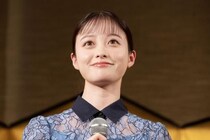 橋本環奈、映画「キングダム」河了貂の衣装姿…笑顔のオフショットに「ほんとにかわいい！」「癒されました」の声