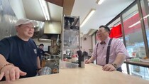 塚地武雅、東京・千住の自称日本一メニュー数が多い立ち食いそば屋へ　太麺そばに舌鼓＜ドランク塚地のふらっと立ち食いそば＞