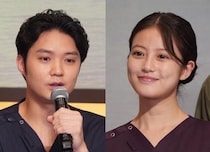今田美桜＆磯村勇斗&森崎ウィン、かわいいぬいぐるみを持つ仲良し3ショットに「カッコいい3人」の声＜クロスロード＞