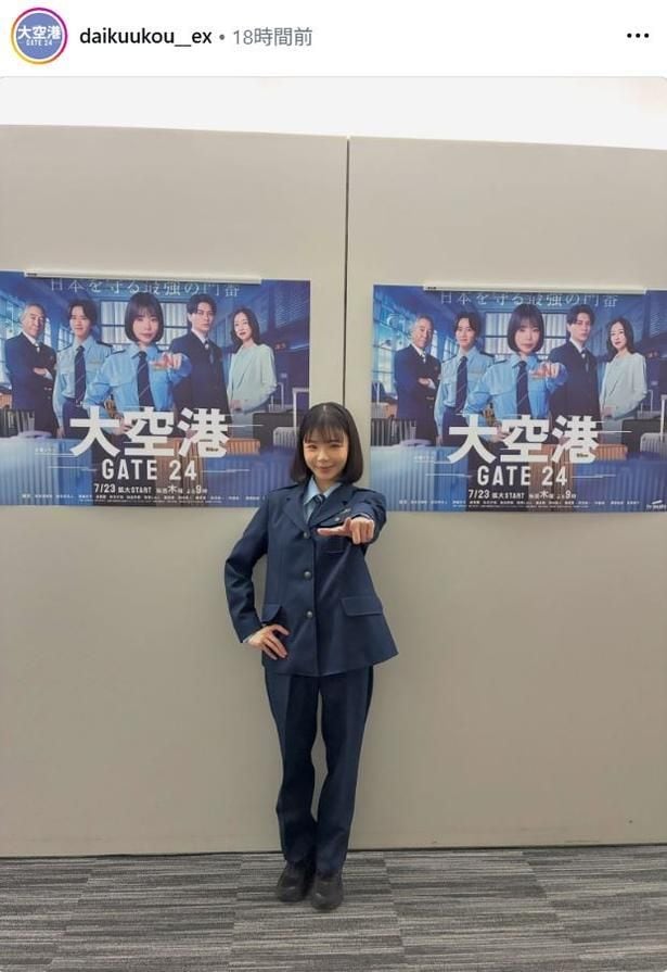 【写真】趣里、ポスターと同じ決めポーズを披露するソロショット