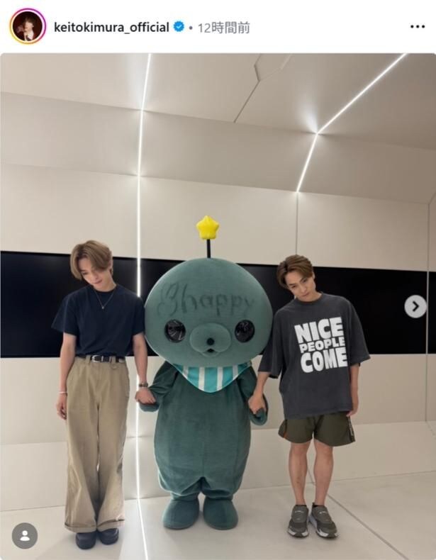【写真】「かわいすぎて待ち受けにした」…FANTASTICS・木村慧人＆EXILE TETSUYA、キャラクター・タマと“ぎゅっ”と手をつなぐ姿