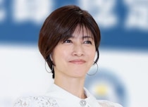 内田有紀“葵”＆坂井真紀“優子”、寄り添い合う“親友ショット”公開に「2人とも小顔過ぎます」の声＜ラストノート＞