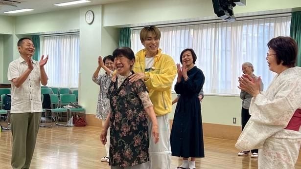 TETSUYA＆中島颯太、最新盆踊りに「結構ポカポカしました」レッスンでは流し目など表情の振り付けも＜DANCE TRAIN＞