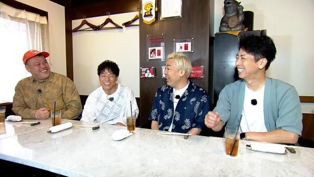 【写真】ゲストの陣内智則とくっきー！(野性爆弾)とともに御堂筋でランチ