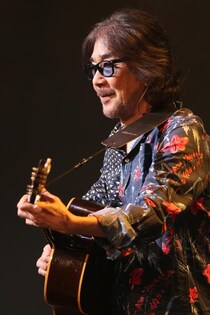 伊勢正三のライブをCSホームドラマチャンネルで歌詞付きで独占放送――2024年横浜・大阪公演やプレミアム映像も
