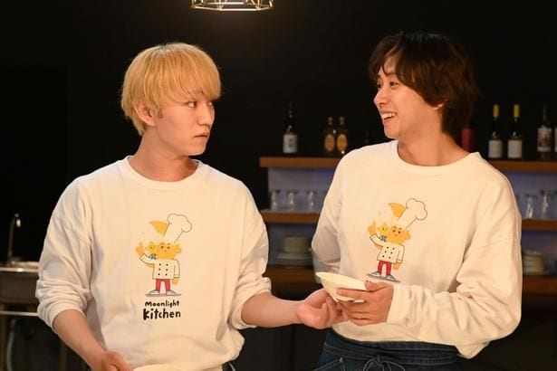 神山智洋“翔太”らの屋台に、アイドルを辞めるか悩む向井怜衣“エリナ”がやって来る「抜けてどうするの?」<ミッドナイト屋台2>