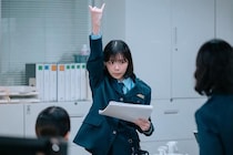 趣里“万智”、シャーロックホームズばりな観察眼が反響「税関の杉下右京」「名探偵」の声があがり初回トレンド入り＜大空港＞