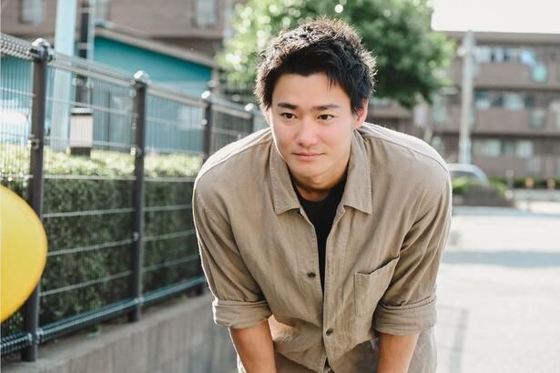 由梨の近所に越してきた津村(野村周平)。その意図は…？