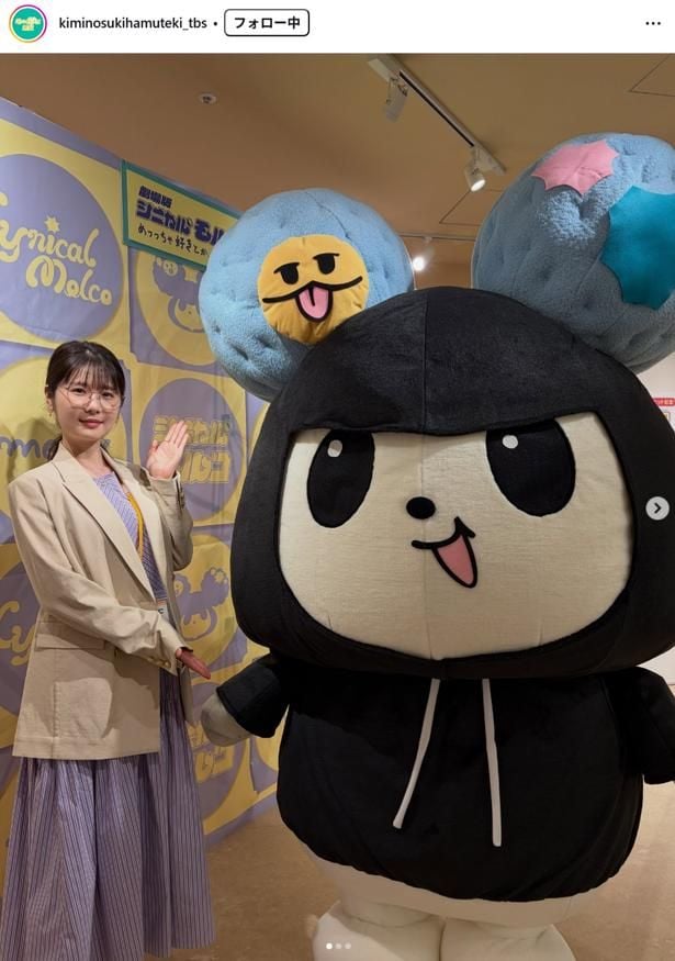 【写真】小野花梨、シニカルモルコをアピールするサイン会での2ショット