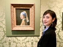天海祐希がフェルメール作品の謎に挑むためオランダへ　“真珠の耳飾りの少女”との初対面に「彼女は一体どこを見ているんだろう」