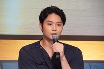 磯村勇斗&泉澤祐希&森崎ウィン、3人のさわやか笑顔の仲良しオフショットに「イケメン三兄弟」の声＜クロスロード＞