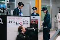 眞栄田郷敦“早見”vs板垣李光人“松山”、“入管”と“税関”の対立に「初回からバチバチ」「見てるこっちがドキドキ」の声＜大空港＞